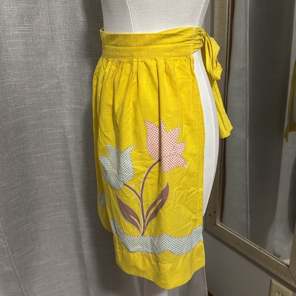 Vintage Apron-Bright Yellow Floral with Mini Polka Dot Print-EUC - Picture 5 of 12